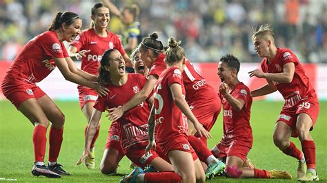 Ş­a­m­p­i­y­o­n­ ­F­O­M­G­E­T­ ­K­a­d­ı­n­ ­F­u­t­b­o­l­ ­T­a­k­ı­m­ı­­n­d­a­ ­y­e­n­i­ ­h­e­d­e­f­ ­A­v­r­u­p­a­­d­a­ ­b­a­ş­a­r­ı­